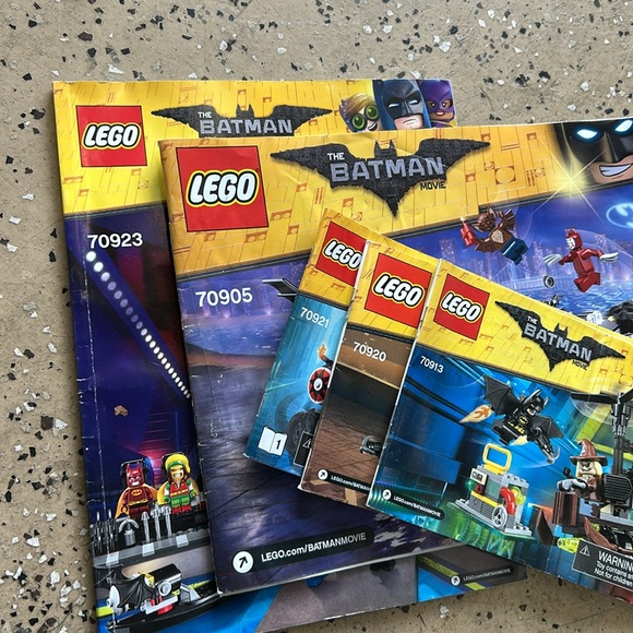Lego Batman Manuals (5) and 1 DC Batman comic book - Picture 8 of 12